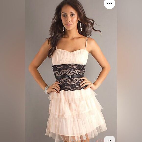 Elegant Cream Pink and Black Lace Dress Brand Mystic Size Small - Picture 1 of 6